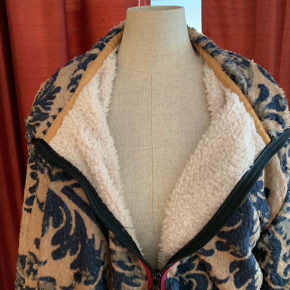 Patterned Fleece Jacket - Picture 3 of 4